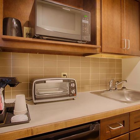 Sun & Ski Inn And Suites Stowe Δωμάτιο φωτογραφία